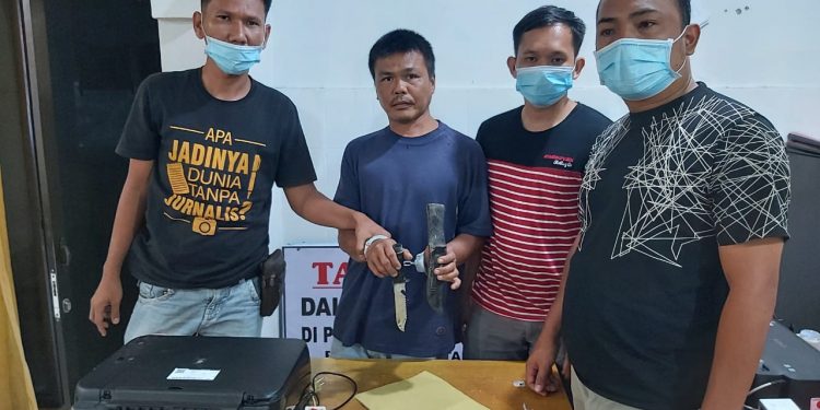 Warga Jalan Sisingamangaraja Siantar Dipaksa Tandatangani Kuitansi dan Diancam Bunuh Warga Jalan Sisingamangaraja Siantar Dipaksa Tandatangani Kuitansi dan Diancam Bunuh