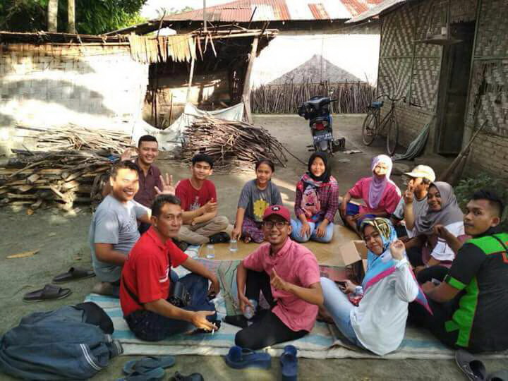 Rumbia Family Sambangi Rumah Paino dan Putrinya Miswanty. Semangat Berbagi Anak Muda Jaman Now...