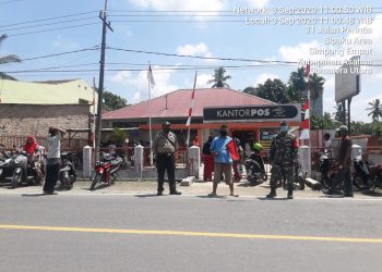 Jajaran Kodim 0208/Asahan Bersama Polsek Simpang Empat Bagikan Hasil Pencairan dana BST Kepada Warga
