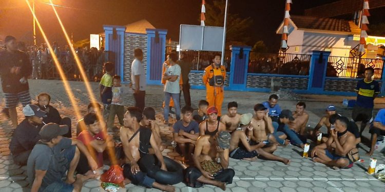 Kapal Nelayan Tenggelam di Perairan Teluk Semaka, Ini Daftar 23 ABKnya ...