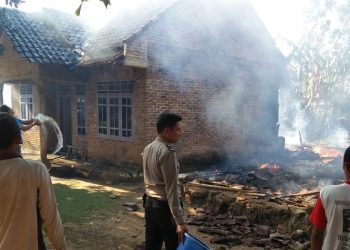 Korsleting Listrik di Dapur Acin Picu Kebakaran Tiga Rumah