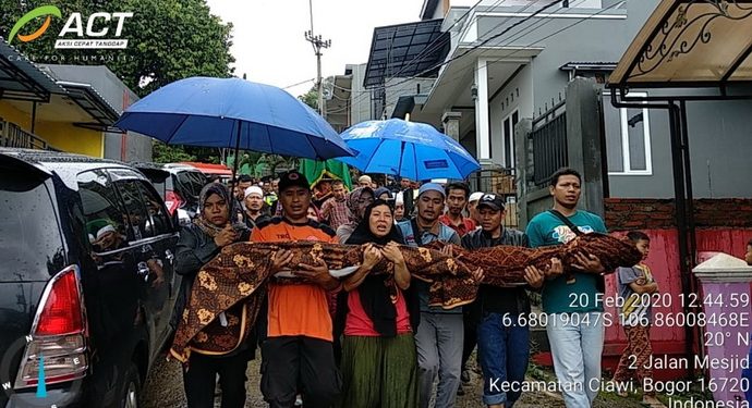 Pasangan Suami Istri dan Dua Anaknya Tewas Akibat Rumahnya Tertimpa Longsor