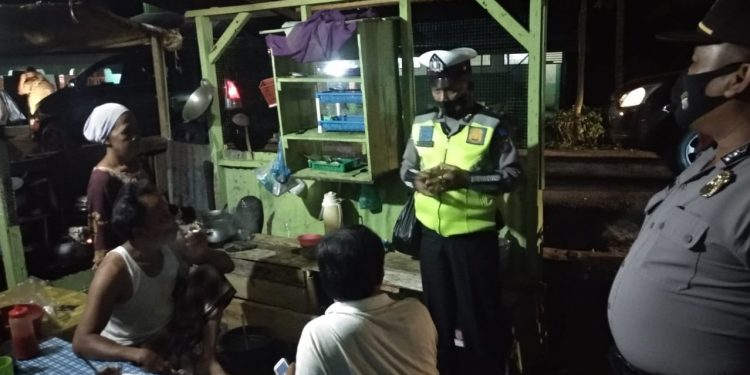 Polres Tapsel Sosialisasi Adaptasi Kebiasaan Baru di Kafe dan Warung