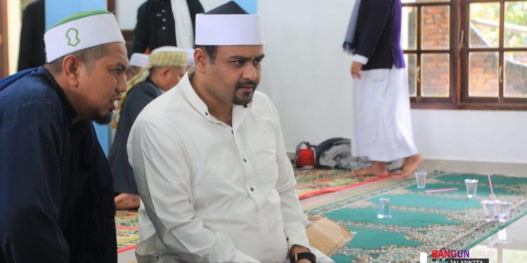 Sholat Subuh di Masjid Jamik Hidayah Bahliran, Hasim Semakin Dekat dengan Warga Sholat Subuh di Masjid Jamik Hidayah Bahliran, Hasim Semakin Dekat dengan Warga