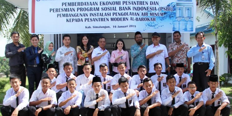 Bank Indonesia Pematangsiantar Serahkan Bantuan Instalasi Air Minum ke Pesantren Al-Barokah
