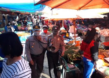 Polsek Sidikalang Kota Sosialisasi Adaptasi Kebiasaan Baru di Pusat Pasar