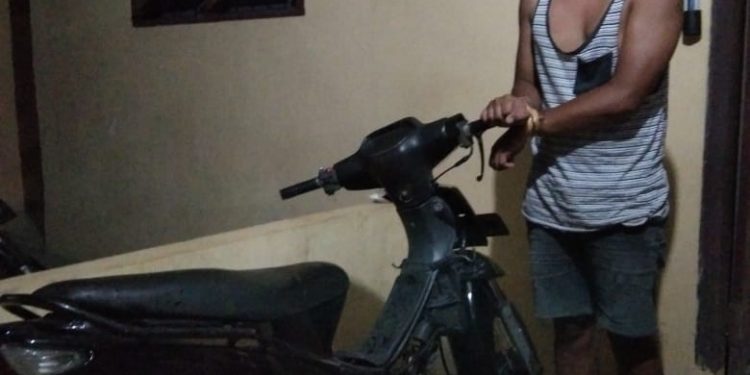 Bawa Ganja, Akbar Diciduk, Temannya Kabur