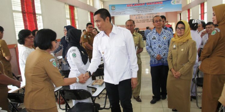 Tim Pembimbing Komisi Akreditasi Rumah Sakit Kunjungi RSUD Djasamen Saragih