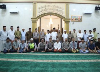 Kapolrestabes Medan Sholat Subuh Berjamaah Di Masjid Al Badar