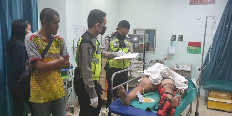 Alfredo Purba dan Jakaria Purba Dievakuasi ke RS Vita Insani Alfredo Purba dan Jakaria Purba Dievakuasi ke RS Vita Insani