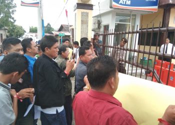 Aliansi Wartawan dan LSM Gelar Aksi Damai Ke Mapolres Samosir