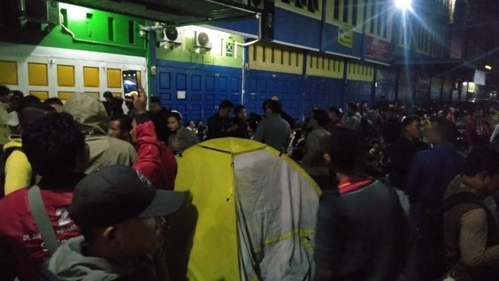Tekad jadi Driver Gojek Buat Biaya Kuliah, Prana Damanik Bawa Tenda dan Nginap di Halaman Kantor Gojek Siantar
