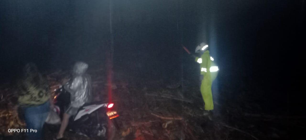 Jalan Lintas Siantar- Parapat di Sibaganding Longsor, Polres Simalungun Siapkan Jalur Alternatif Jalan Lintas Siantar- Parapat di Sibaganding Longsor, Polres Simalungun Siapkan Jalur Alternatif
