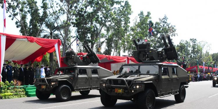HUT Ke-74 TNI di Riau Dimeriahkan Tarian Bukit Barisan dan Pameran Alutsista HUT Ke-74 TNI di Riau Dimeriahkan Tarian Bukit Barisan dan Pameran Alutsista