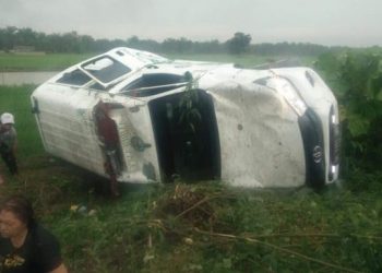 Bawa Pasien dari Siantar, Ambulance RS Vita Insani Terbalik. drg Erita Manurung dan Tionggung Sirait Luka-luka
