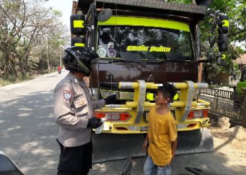 Putus Sekolah dan Sebatang Kara, Bocah 15 Tahun Nekat Kendarai Truk