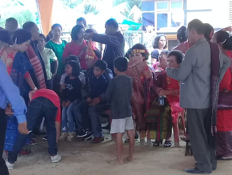 Siska Lusiana Sirait Bawa Tiga Anak Hadiri Pesta Pernikahan Suaminya, Perlakuan Ini yang Ia Terima...