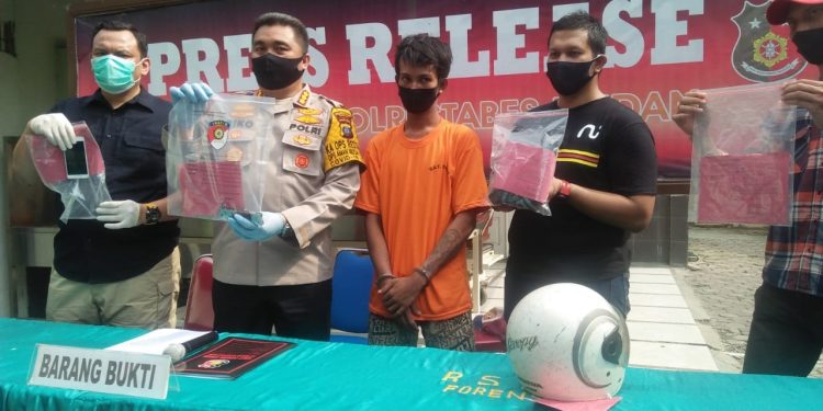 Darmaida boru Sidabutar Dijambret lalu Terseret di Aspal Hingga Tak Sadarkan Diri, Pelaku Ditembak Polisi Darmaida boru Sidabutar Dijambret lalu Terseret di Aspal Hingga Tak Sadarkan Diri, Pelaku Ditembak Polisi