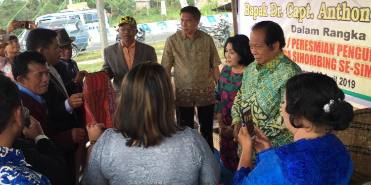 Ratusan Pomparan Toga Sihombing Dukung Anthon Sihombing Ratusan Pomparan Toga Sihombing Dukung Anthon Sihombing