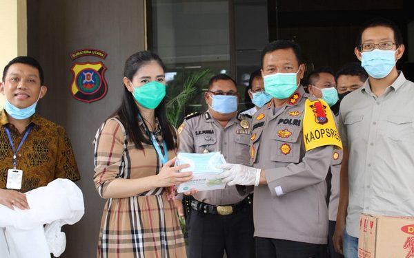 Peduli Covid-19, Mitra Kerja Polres Sergai Serahkan Bantuan APD dan Sembako Peduli Covid-19, Mitra Kerja Polres Sergai Serahkan Bantuan APD dan Sembako