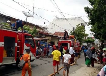 Diduga Akibat Hubungan Arus Pendek, Dua Rumah Terbakar