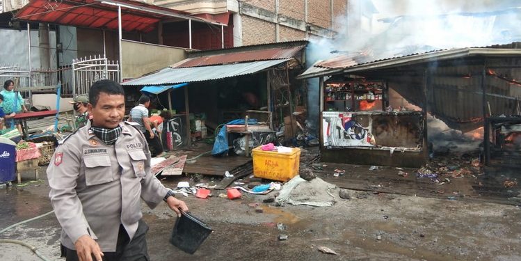 Minggu Pagi Membara, Rumah di Saribudolok Dilalap Api Minggu Pagi Membara, Rumah di Saribudolok Dilalap Api