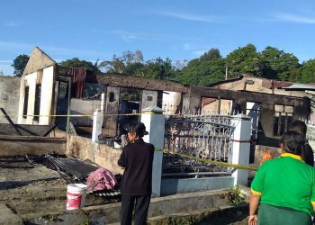 Rumah Sintua dan Guru di Panei Tongah Dilalap Si Jago Merah