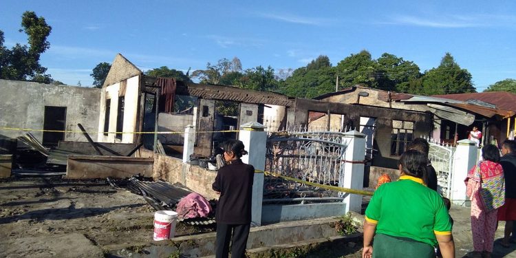 Rumah Sintua dan Guru di Panei Tongah Dilalap Si Jago Merah