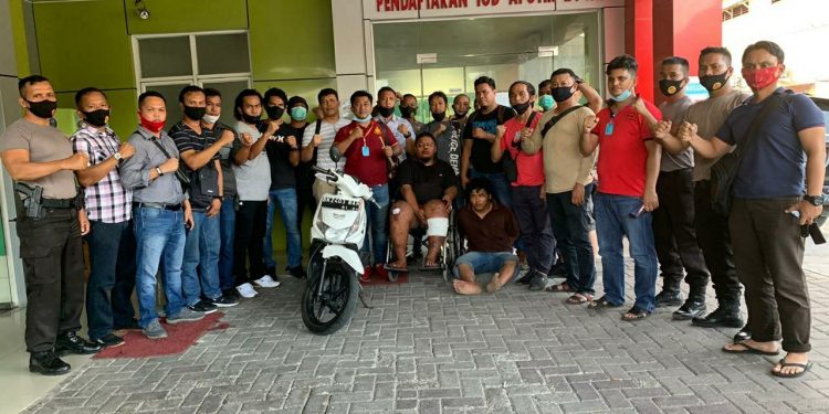 Brigadir Bernad Hutasoit, Anggota Brimob Ditikam dan Sepedamotornya Dirampas