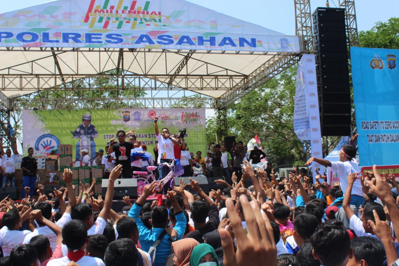 Band Punxgoaran Meriahkan Millenial Road Safety Festival Asahan Band Punxgoaran Meriahkan Millenial Road Safety Festival Asahan