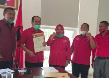 PDIP dan Golkar Serahkan Model B1 KWK Kepada Asner