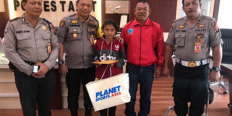 Siska boru Simamora Tak Pakai Sepatu Sport dan Juara Lari 18 K Diapresiasi Kapolres Taput