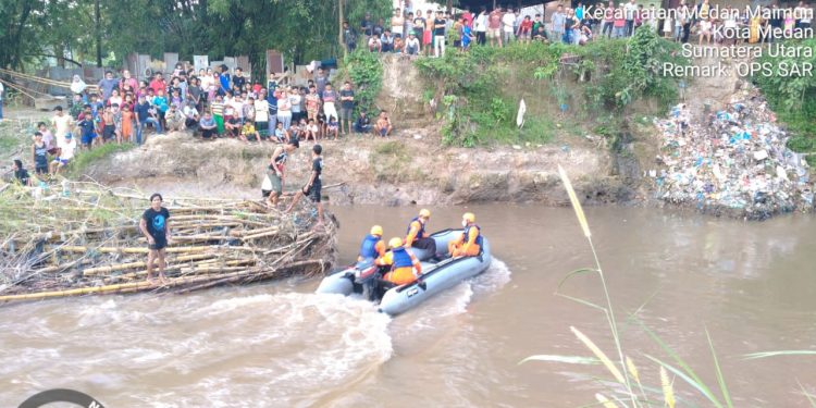 Dikejar Polisi Saat Penggerebekan Narkoba, Aldi Melompat Ke Sungai lalu Hanyut Terseret Arus