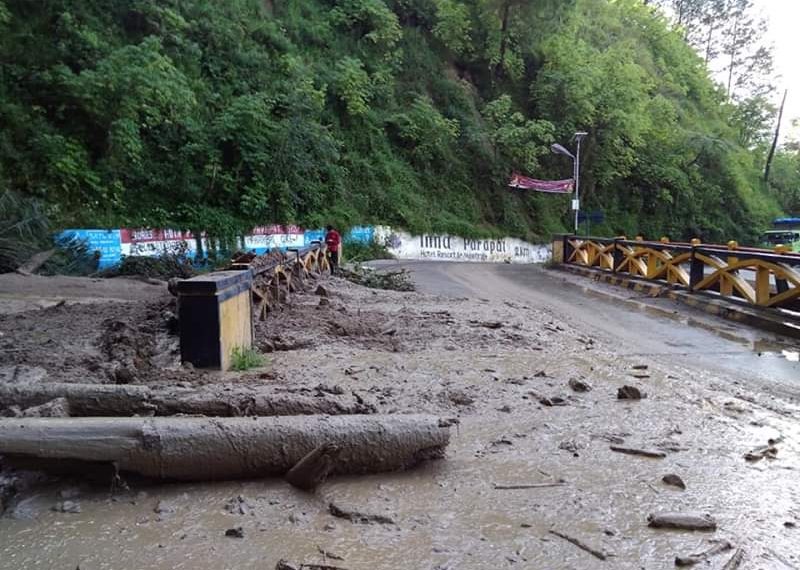 Pembalakan Hutan Kawasan Danau Toba Diduga Pemicu Banjir Bandang di Simalungun Pembalakan Hutan Kawasan Danau Toba Diduga Pemicu Banjir Bandang di Simalungun