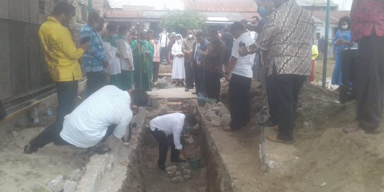 Selesai Ibadah di HKBP, RHS Hadiri Peletakan Batu Pertama di Gereja Katolik