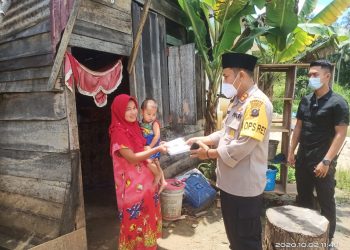 Jum'at Barokah Ditengah Pandemi Covid-19, Kapolres Madina Bantu Keluarga Kurang Mampu di Panyabungan