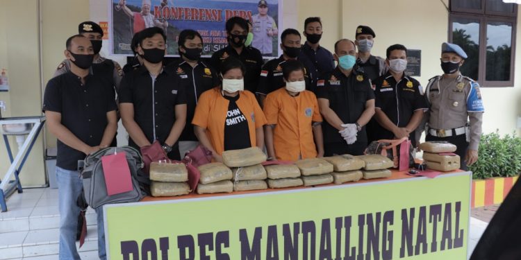 Hamil 3 Bulan, Suami Tak Kerja, Leni Rangkuti jadi Kurir Narkoba Hamil 3 Bulan, Suami Tak Kerja, Leni Rangkuti jadi Kurir Narkoba