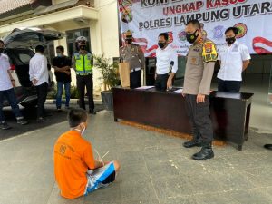 Lempar Mobil Polisi dengan Batu, Seorang Remaja Pria Diciduk Lempar Mobil Polisi dengan Batu, Seorang Remaja Pria Diciduk