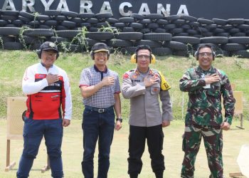 Bangun Sinergitas TNI Polri, Kapolres dan Dandim Latihan Menembak Bersama