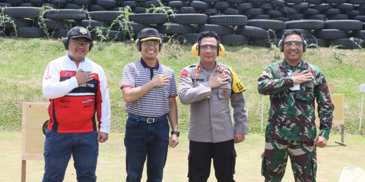 Bangun Sinergitas TNI Polri, Kapolres dan Dandim Latihan Menembak Bersama