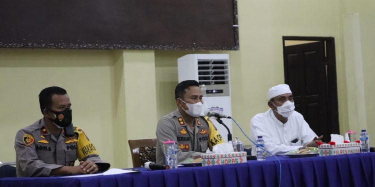 Kapolres Madina Menerima Audiensi Pimpinan Pondok Pesantren Musthafawiyah Purba Baru Kapolres Madina Menerima Audiensi Pimpinan Pondok Pesantren Musthafawiyah Purba Baru