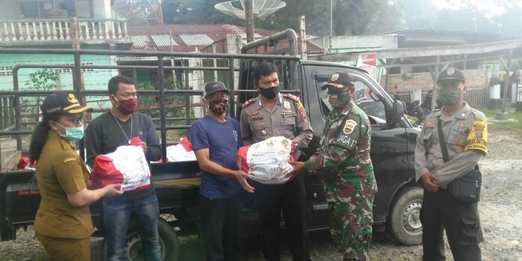 Personel Kodim 0207/Simalungun Dampingi Penyaluran Sembako JPS Provinsi Tahap IV Personel Kodim 0207/Simalungun Dampingi Penyaluran Sembako JPS Provinsi Tahap IV