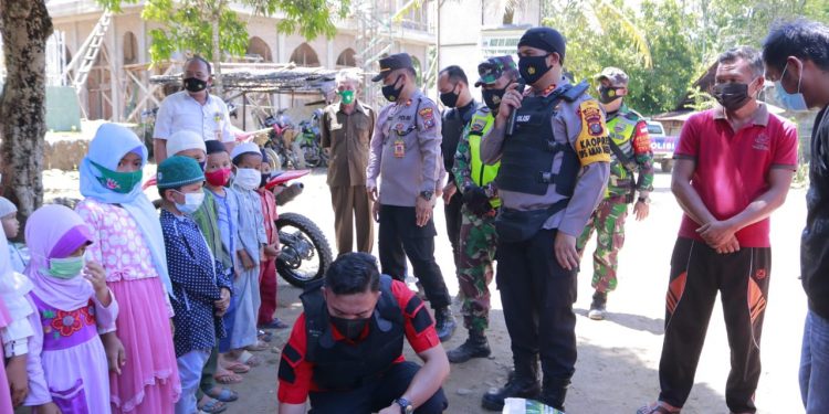 Safari Ramadhan Kapolres Taput, Bagikan Tali Asih Kapoldasu Kepada Anak Yatim Piatu Safari Ramadhan Kapolres Taput, Bagikan Tali Asih Kapoldasu Kepada Anak Yatim Piatu