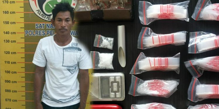 Pengedar Sabu Kampung Nelayan Belawan Digerebek di Rumahnya Pengedar Sabu Kampung Nelayan Belawan Digerebek di Rumahnya