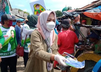 Nessy Bersama Relawan Bersinar Kembali Bagikan Masker dan Hand Sanitizer