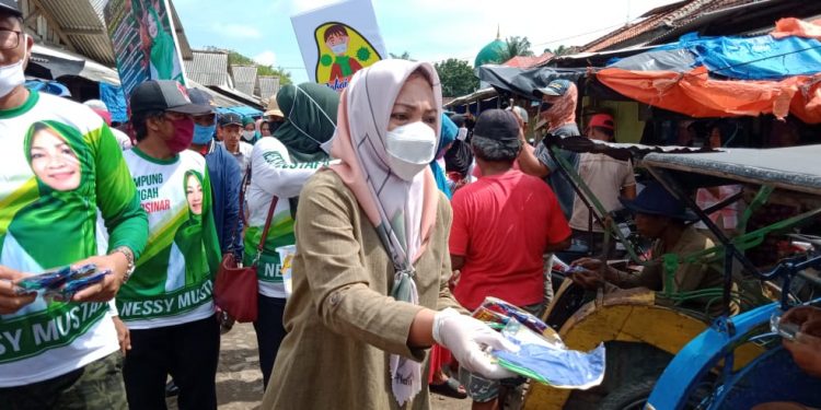 Nessy Bersama Relawan Bersinar Kembali Bagikan Masker dan Hand Sanitizer Nessy Bersama Relawan Bersinar Kembali Bagikan Masker dan Hand Sanitizer