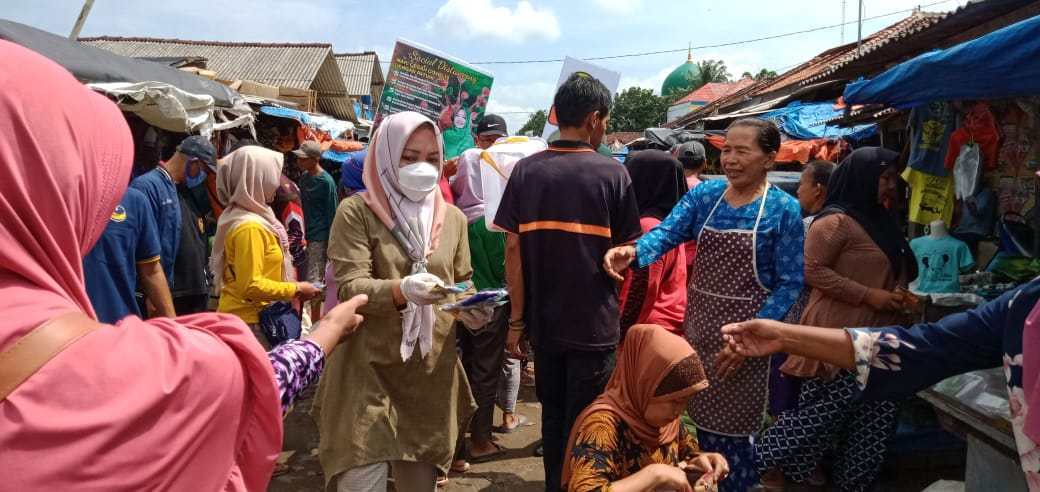 Nessy Bersama Relawan Bersinar Kembali Bagikan Masker dan Hand Sanitizer Nessy Bersama Relawan Bersinar Kembali Bagikan Masker dan Hand Sanitizer