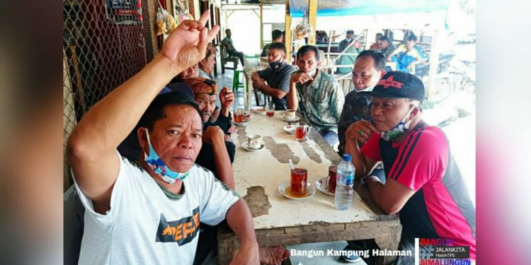 Warga Bahal Gaja Yakin Hasim-TPS Bangun Simalungun secara Merata Warga Bahal Gaja Yakin Hasim-TPS Bangun Simalungun secara Merata
