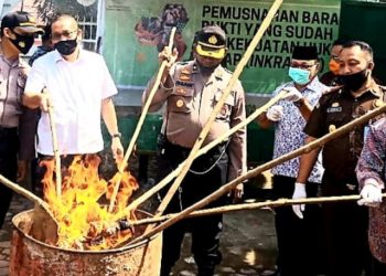 Kejari Padang Lawas Musnahkan Barang Bukti Tangkapan Polres Tapsel