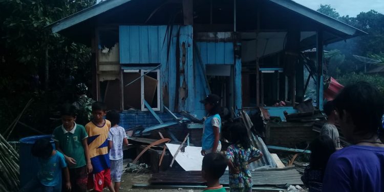 Dituduh Pelihara "Begu Ganjang" Rumah Dirusak dan Sepeda Motor Hasmaron Sidabutar Dibakar